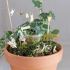 Miniatures pour décorer les pots de fleurs. Balade à vélo
