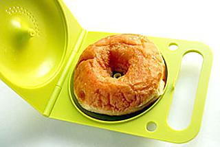 The box keeps your doughnuts in perfect condition (although this may not be the best photo to show off its virtues)  