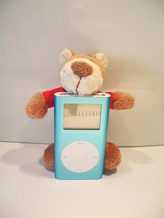 USB memory stick and iPod stand