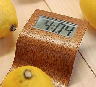 The lemon-battery lasts a week or longer