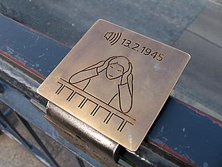 Icon attached to the railing, inviting to hear the airplanes transmitted via bone conduction