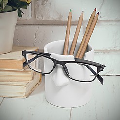 Porte-crayon avec porte-lunettes