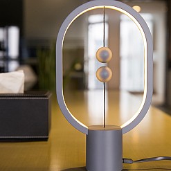 Mini-lampe design en équilibre