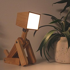 Lampe en bois en forme de chien