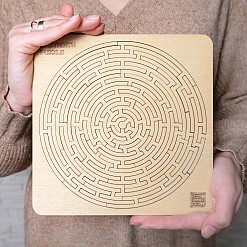 Puzzle en bois en forme de labyrinthe