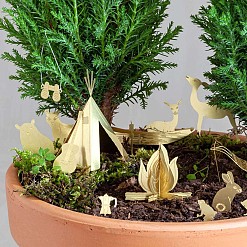 Miniatures pour décorer les pots de fleurs. Le camping