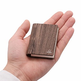 Mini-lampe en forme de livre qui s'allume lorsqu'on l'ouvre
