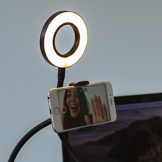 Anneau lumineux avec prise en charge des selfies et des appels vidéo