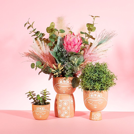 Découvrez la collection, le vase, le pot de fleurs et le mini-pot de fleurs. 