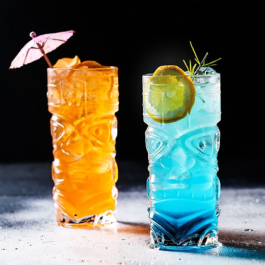 Servez vos cocktails comme un vrai barman avec ce set de verres tiki.