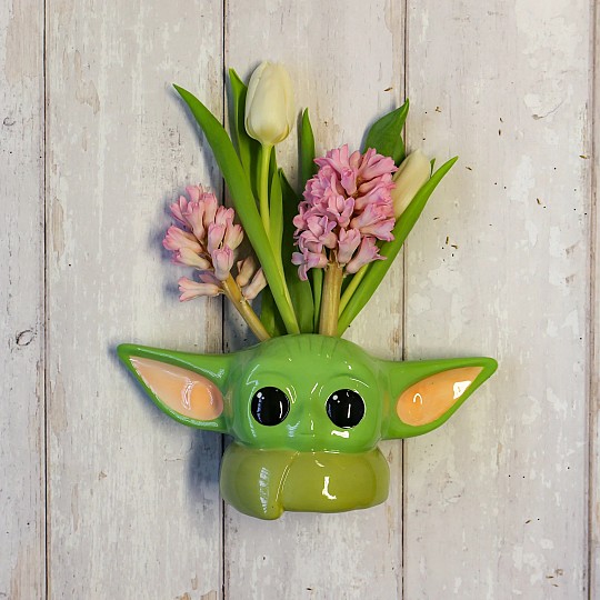 Vase mural en forme de Baby Yoda