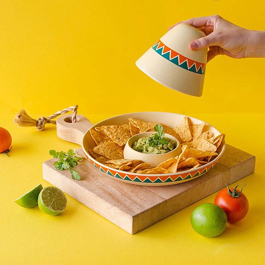 Assiette de nachos en forme de sombrero mexicain