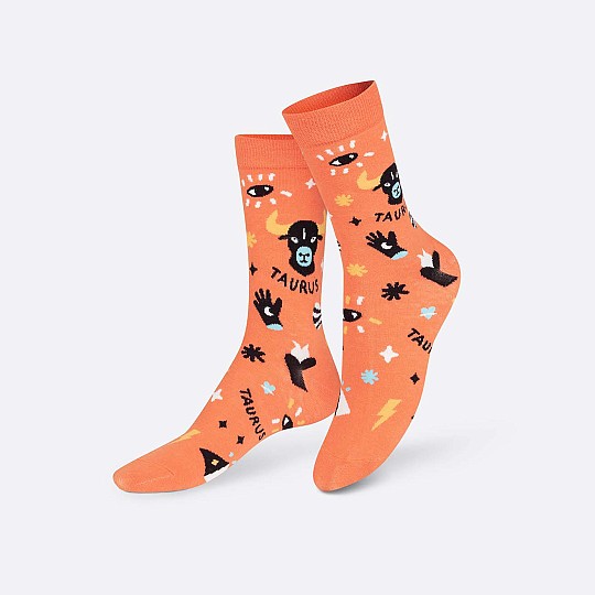 Les chaussettes de Taureau sont de couleur orange