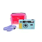 Turquoise avec des accents jaunes, noirs et roses