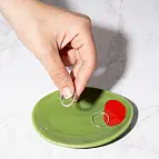 Petite assiette en forme d'olive