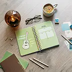 Contient des illustrations en couleur et de nombreux espaces pour les annotations.