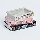 Il mesure 12,7 x 17,8 x 9,5 cm.