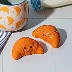 Salière et poivrière en forme de croissant