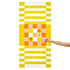 Serviette de plage originale sur le thème du Tic-Tac-Toe, jaune
