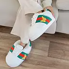 Son tissu ultra-doux garde les pieds bien au chaud