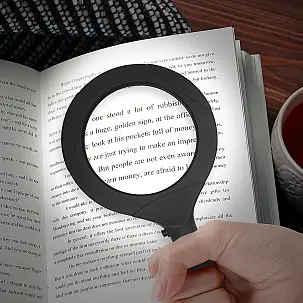 Loupe avec éclairage LED intégré