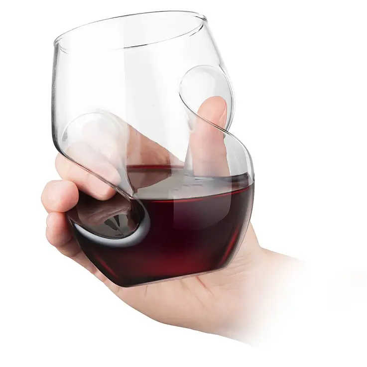 Verres qui aèrent le vin pendant le service