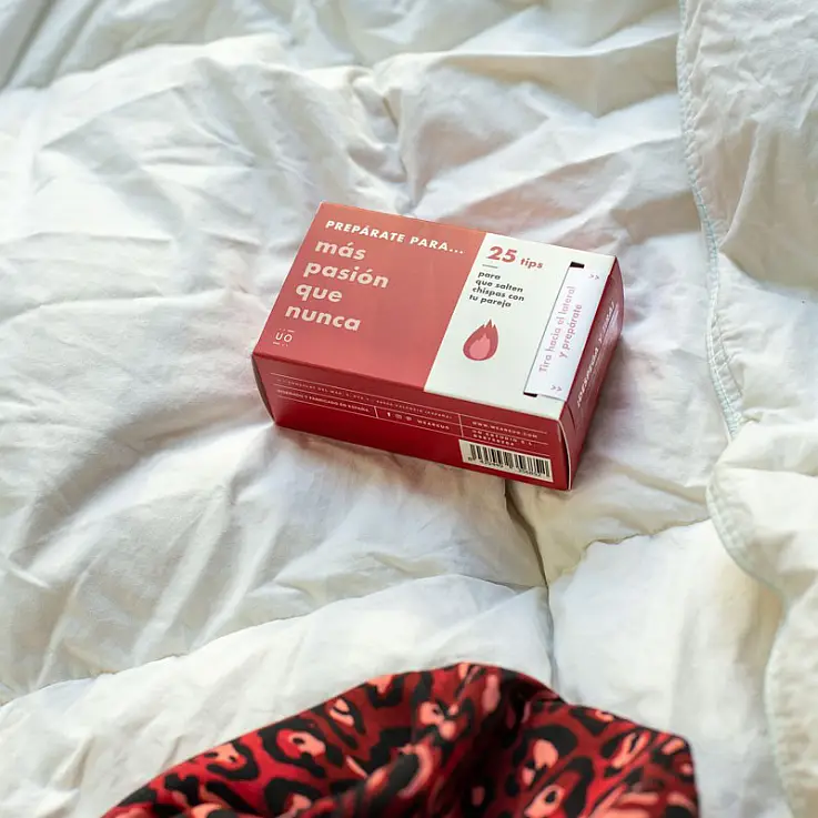 Boîte de jeux de passion pour les couples passionnés