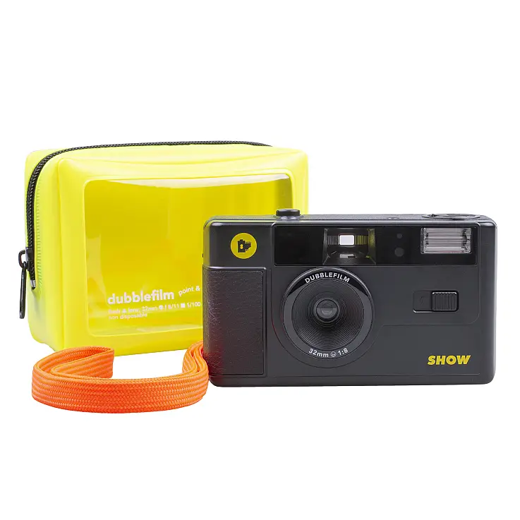 Noir avec détails jaunes