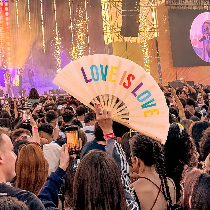 Un message qui donne raison, l'amour c'est l'amour