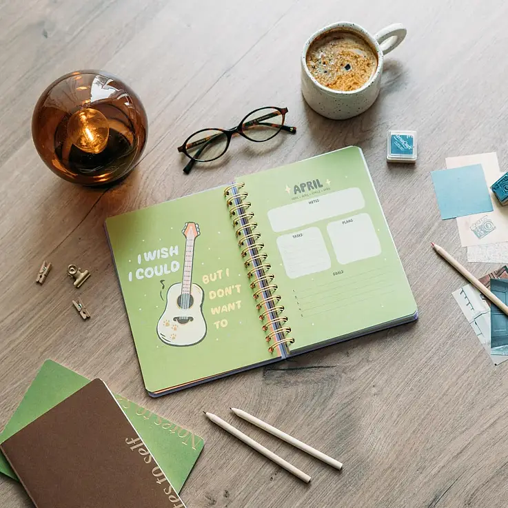 Contient des illustrations en couleur et de nombreux espaces pour les annotations.