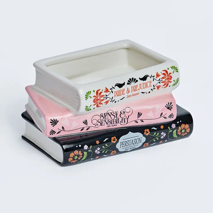 Il mesure 12,7 x 17,8 x 9,5 cm.