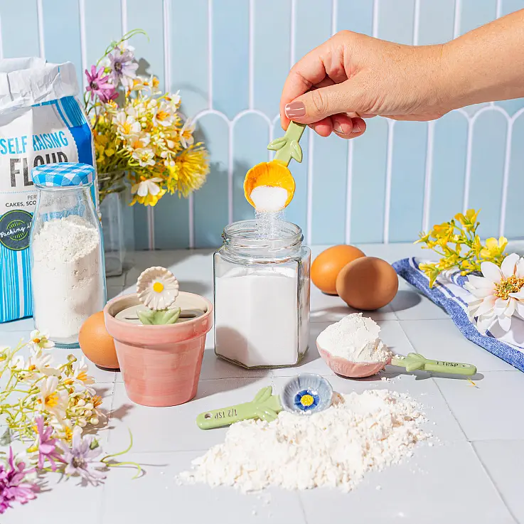 Comprend 4 cuillères