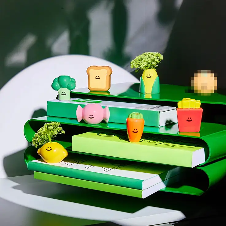 Boîte surprise avec mini vase en forme d'aliment