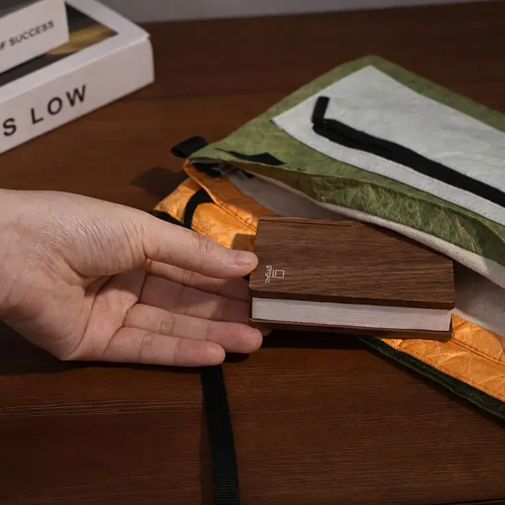 Il fonctionne avec une batterie rechargeable et se recharge via USB