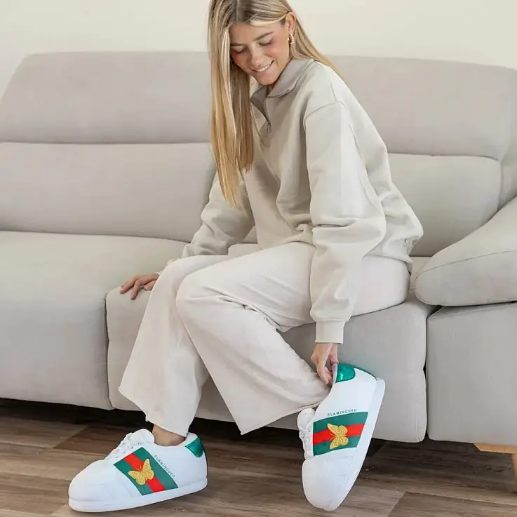 Elles sont dotées d'une semelle antidérapante pour marcher à la maison