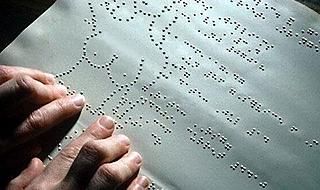 El Braille se lee con dos manos ¿Incompatible con el porno?
